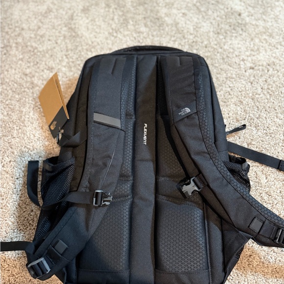 NWT - The North Face Pivoter Everyday Laptop Backpack - black , One Size - Picture 5 of 7